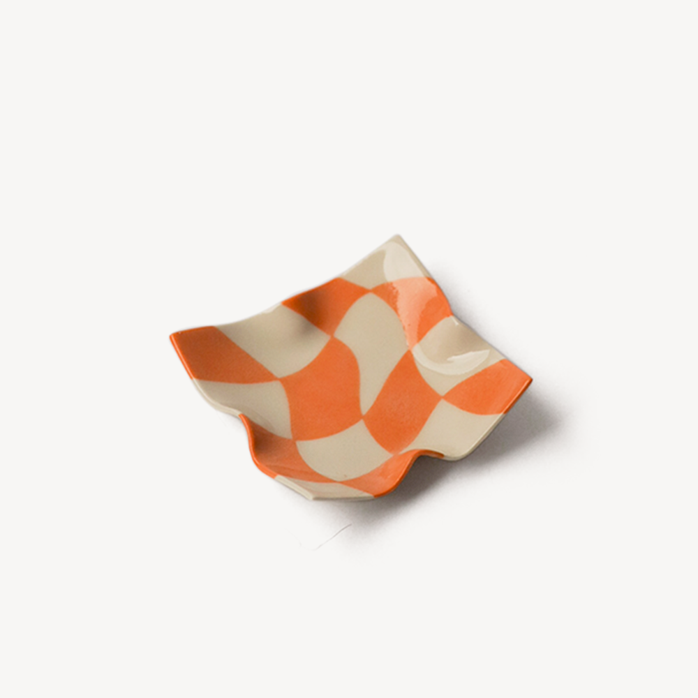 Wavy checkerboard handkerchief tray